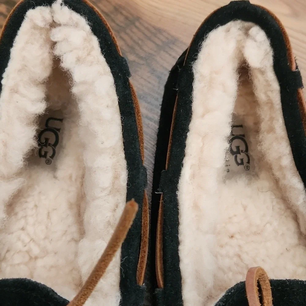 UGG dakota mocassin